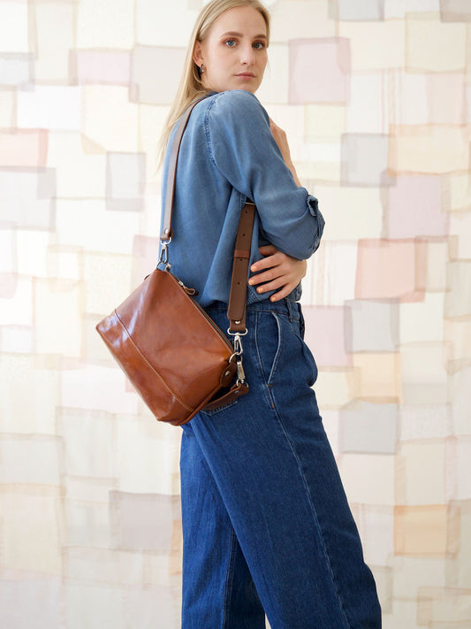 ROBIN Leather Handbag with Two Handles - Ginger Brown